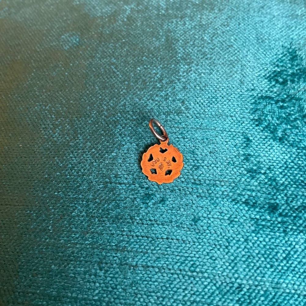 Gold star pendant charm - Picture 5 of 5